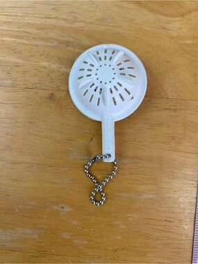 Tupperware White Plastic Sink Strainer Keychain